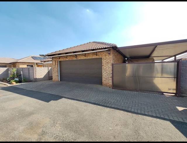 3 BEDROOM TOWNHOUSE FOR SALE IN KOOKRUS